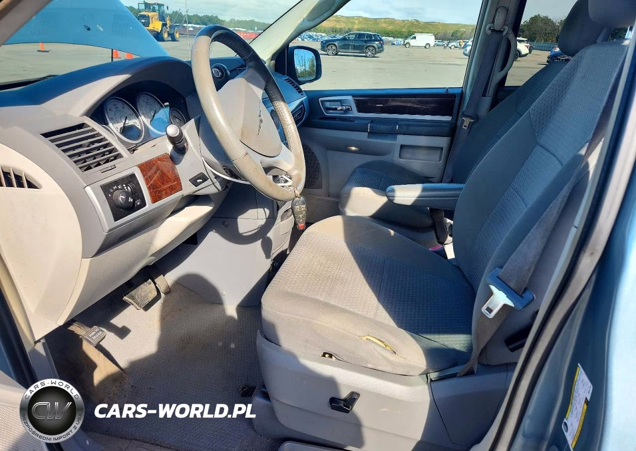 2010 Chrysler Town & Country Touring VIN:2A4RR5D12AR347733 - 7
