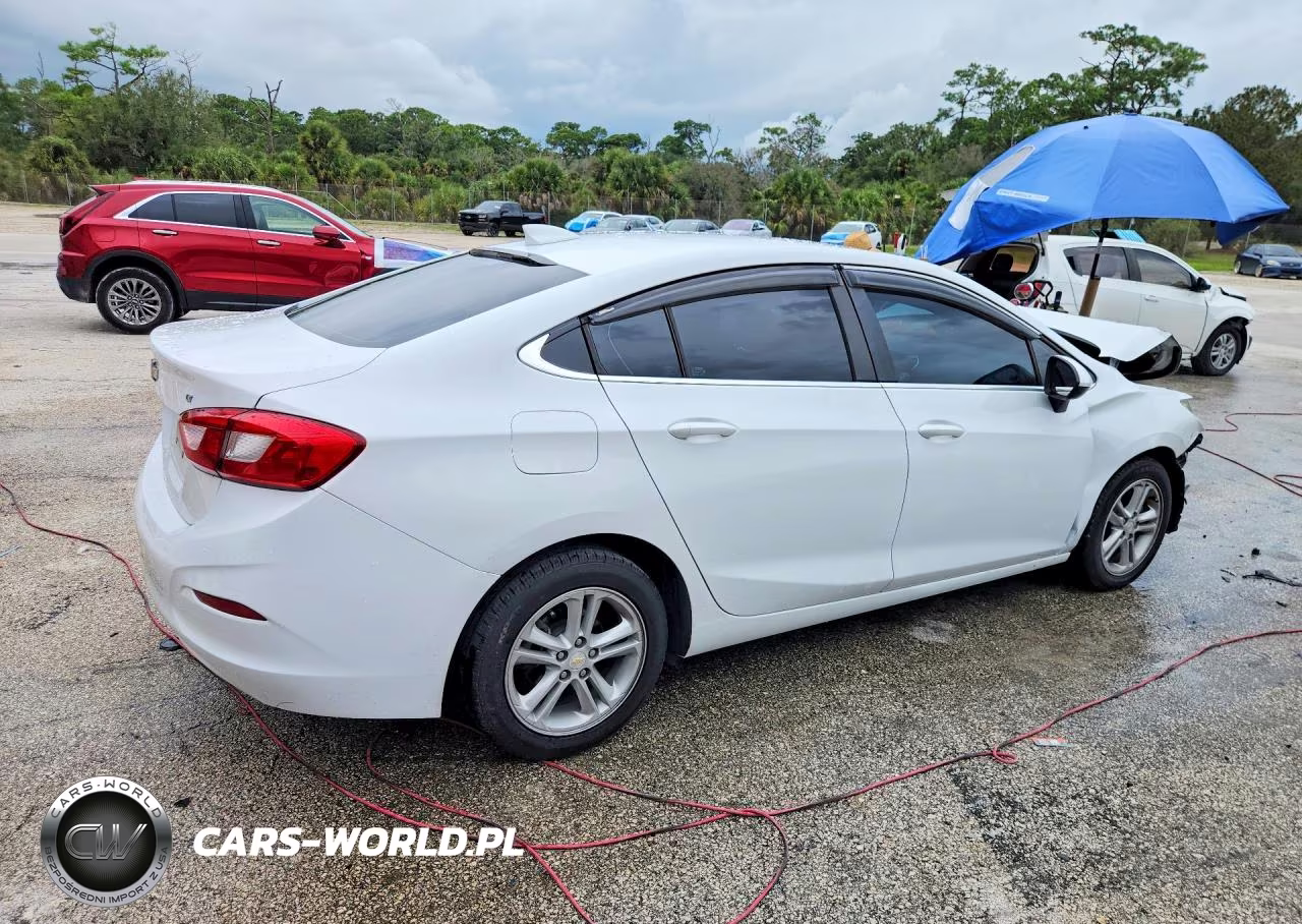 2018 Chevrolet Cruze Lt VIN:1G1BE5SMXJ7106156 - 3