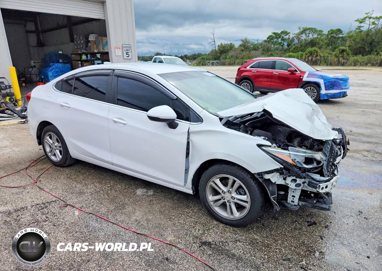 2018 Chevrolet Cruze Lt VIN:1G1BE5SMXJ7106156 - 4