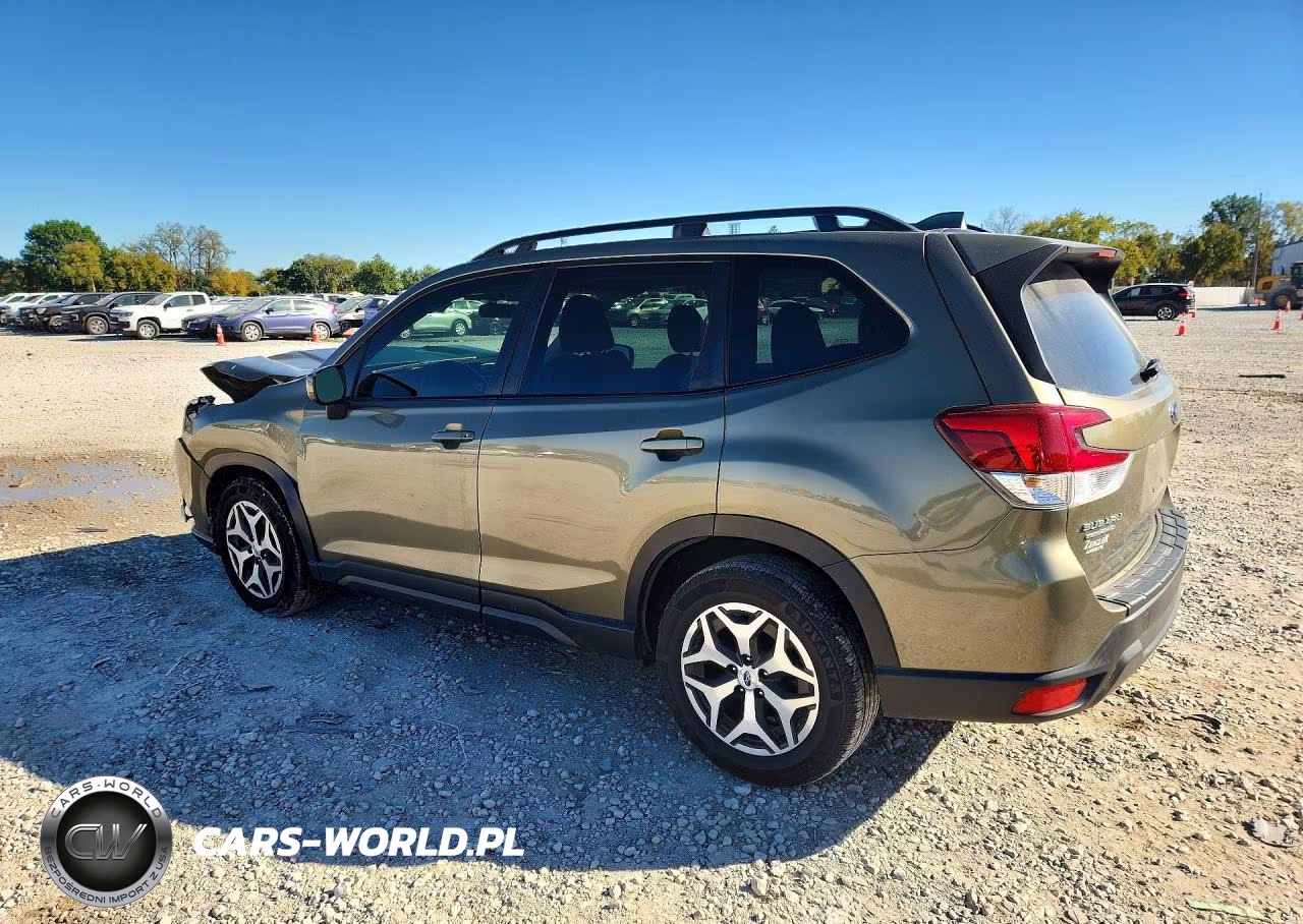 2023 Subaru Forester Premium VIN:JF2SKADC3PH447903 - 2