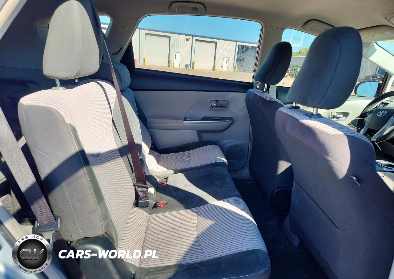 2015 Toyota Prius V Three VIN:JTDZN3EU8FJ025706 - 10