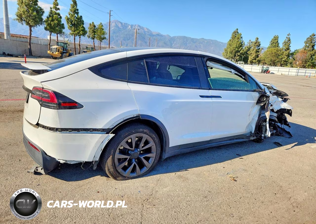 2022 Tesla Model X VIN:7SAXCBE55NF362021 - 3