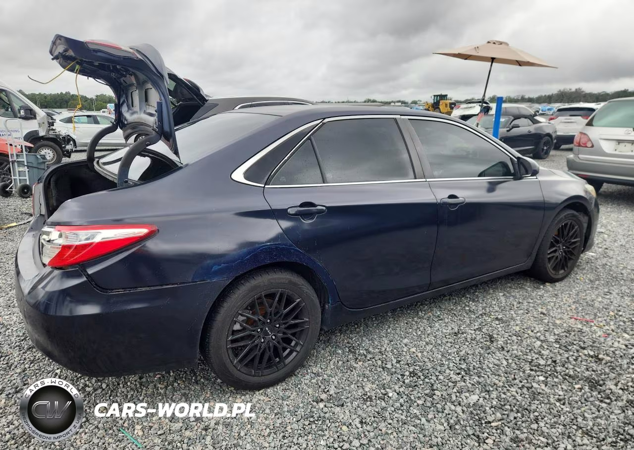 2015 Toyota Camry Le VIN:4T1BF1FK7FU974528 - 3