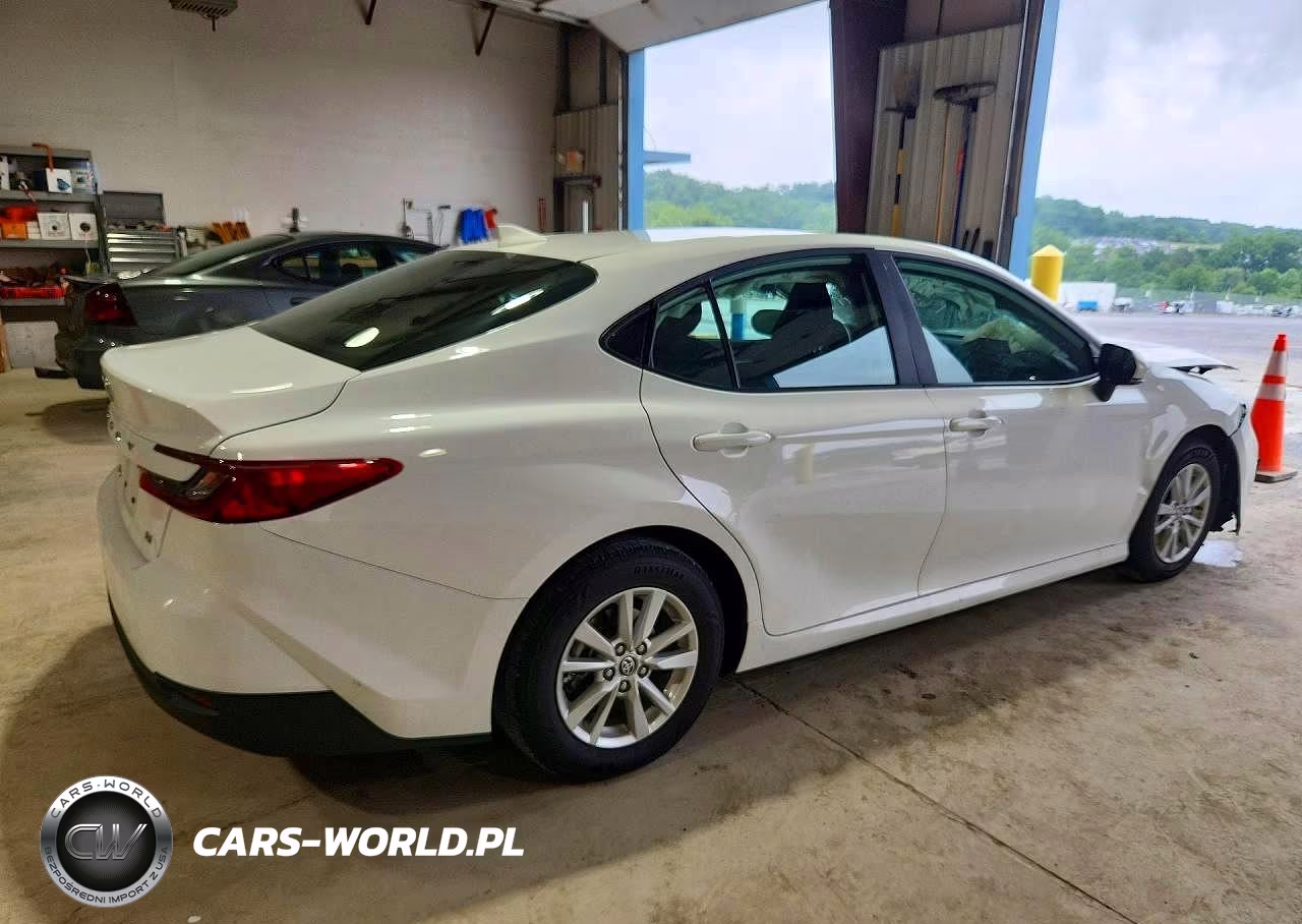 2025 Toyota Camry Le VIN:4T1DAACK9SU123613 - 3
