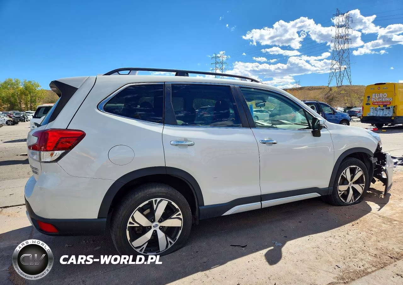 2019 Subaru Forester Touring VIN:JF2SKAWC4KH466580 - 3