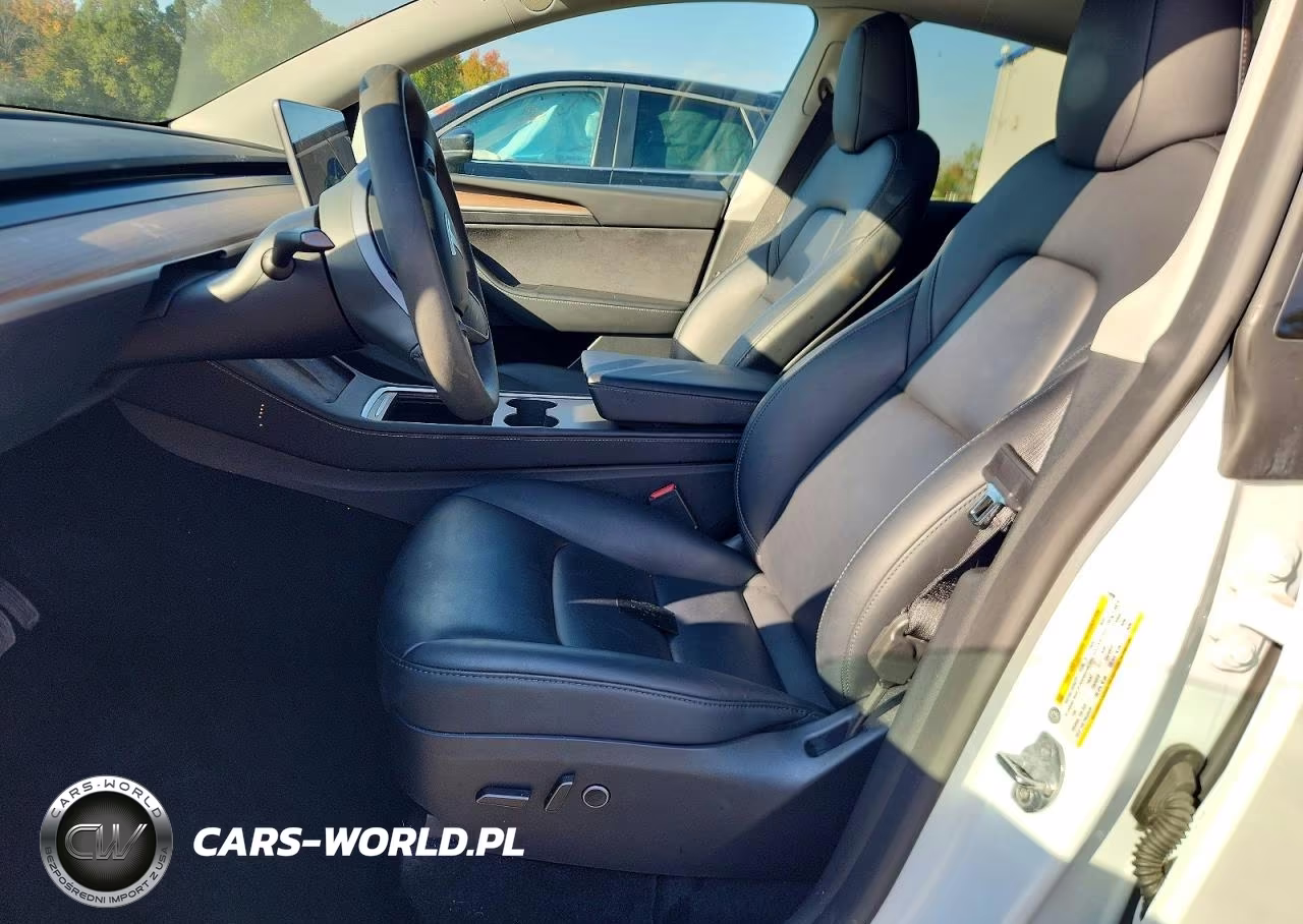 2025 Tesla Model Y VIN:7SAYGDEEXSF224930 - 7