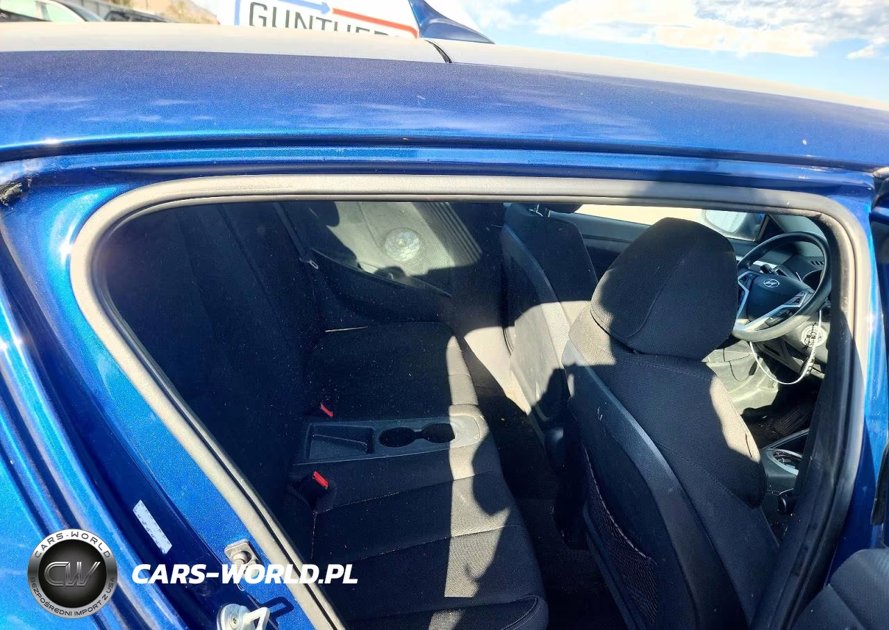 2016 Hyundai Veloster Base VIN:KMHTC6ADXGU265743 - 10