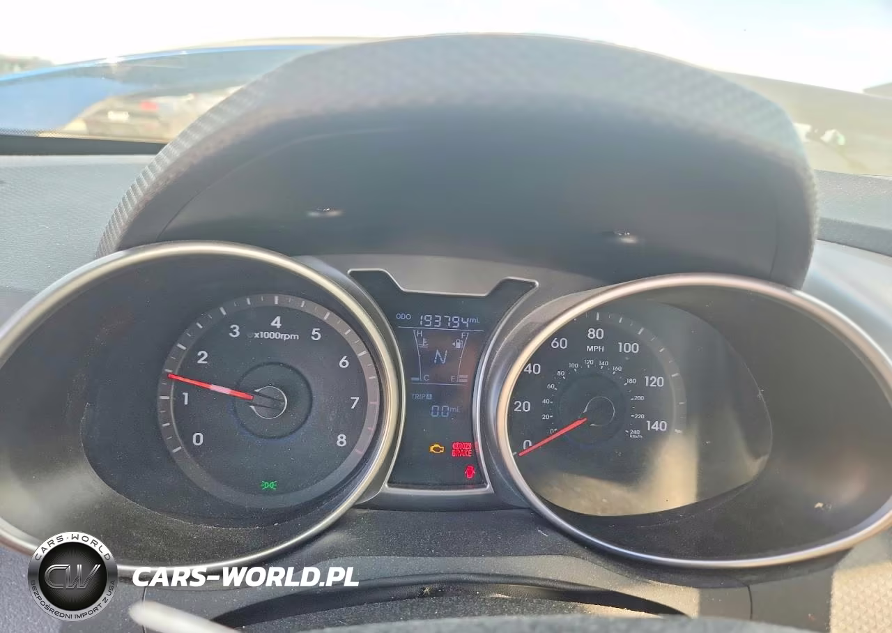 2016 Hyundai Veloster Base VIN:KMHTC6ADXGU265743 - 9