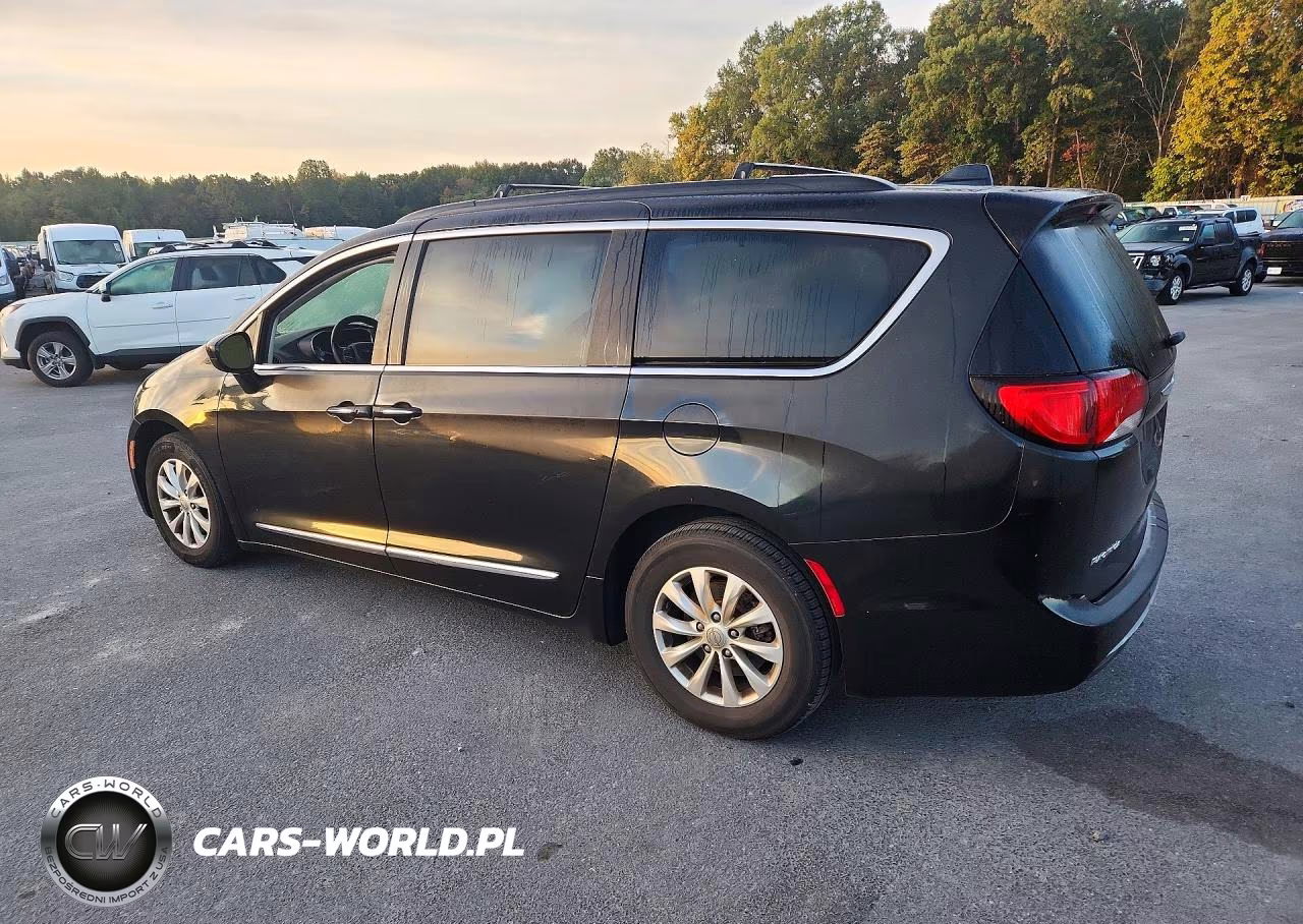 2017 Chrysler Pacifica Touring L VIN:2C4RC1BG1HR583288 - 2