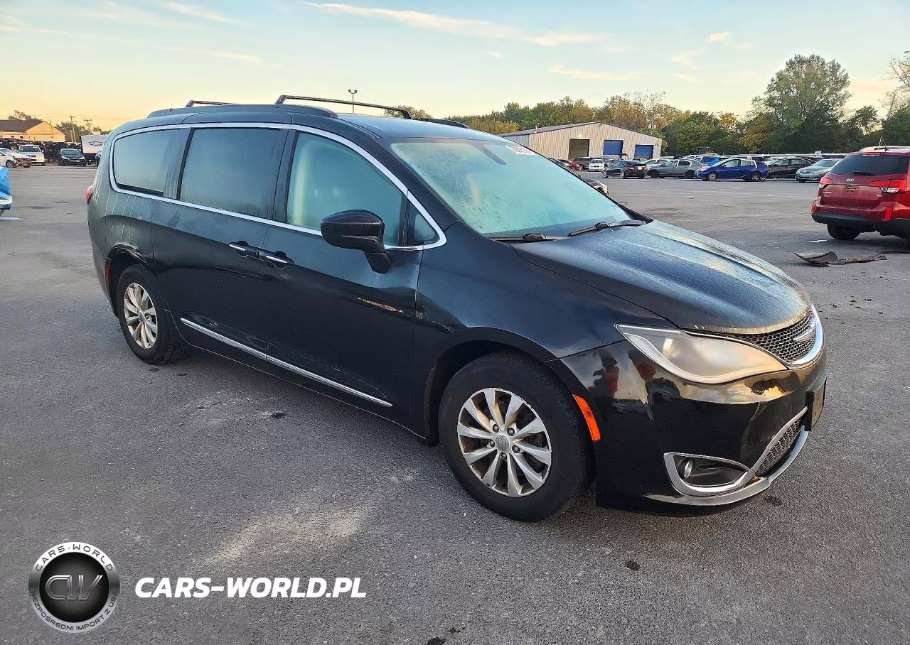 2017 Chrysler Pacifica Touring L VIN:2C4RC1BG1HR583288 - 4