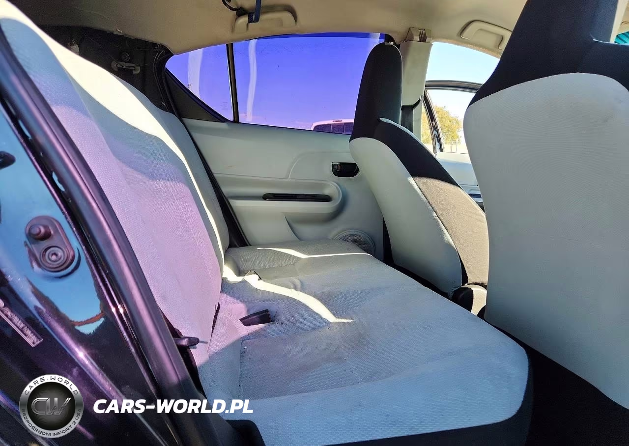 2014 Toyota Prius C One VIN:JTDKDTB32E1084460 - 10
