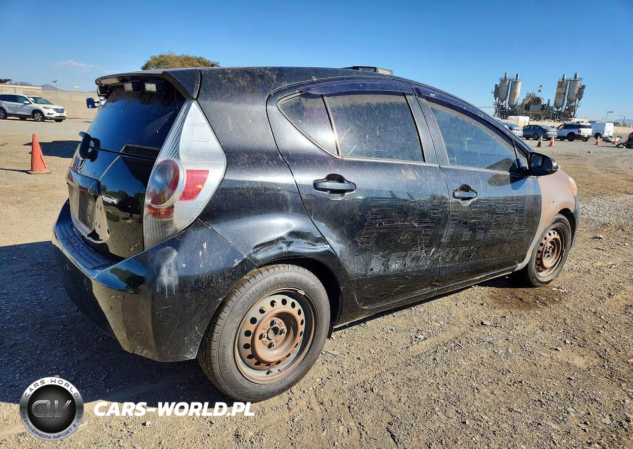 2014 Toyota Prius C One VIN:JTDKDTB32E1084460 - 3