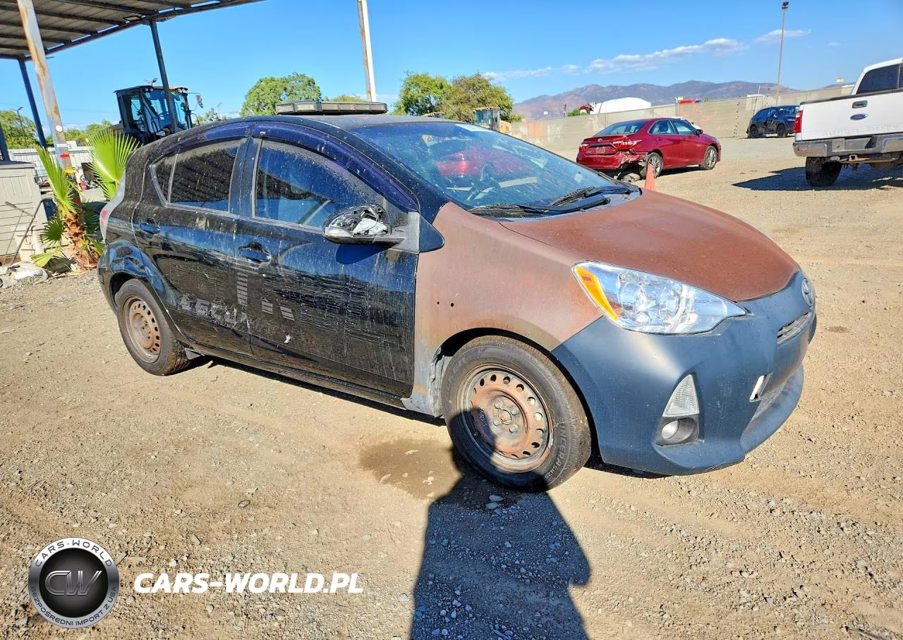 2014 Toyota Prius C One VIN:JTDKDTB32E1084460 - 4