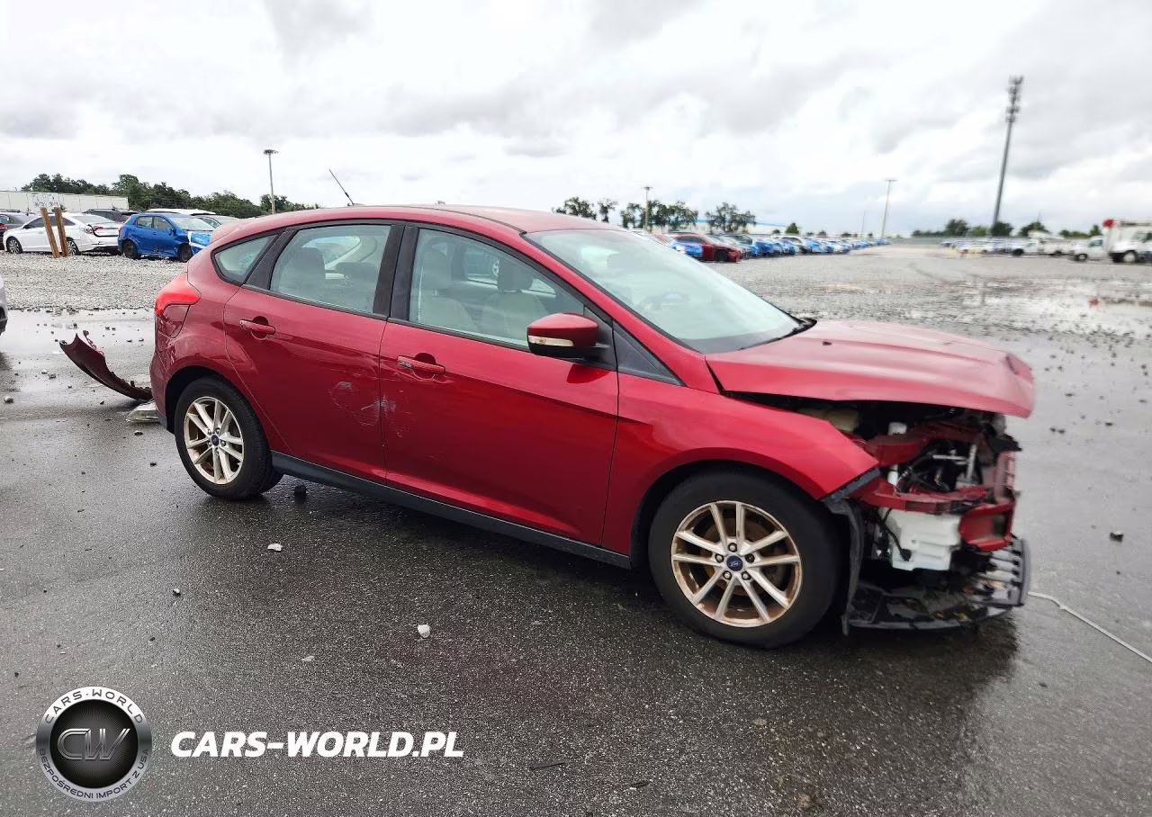 2016 Ford Focus Se VIN:1FADP3K2XGL350313 - 4
