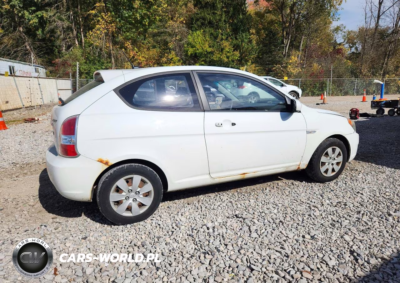 2010 Hyundai Accent Gs VIN:KMHCM3AC5AU181615 - 3