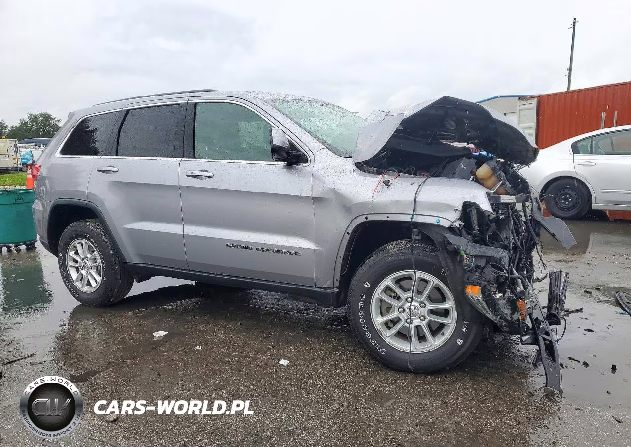 2018 Jeep Grand Cherokee Laredo VIN:1C4RJEAG3JC460623 - 4