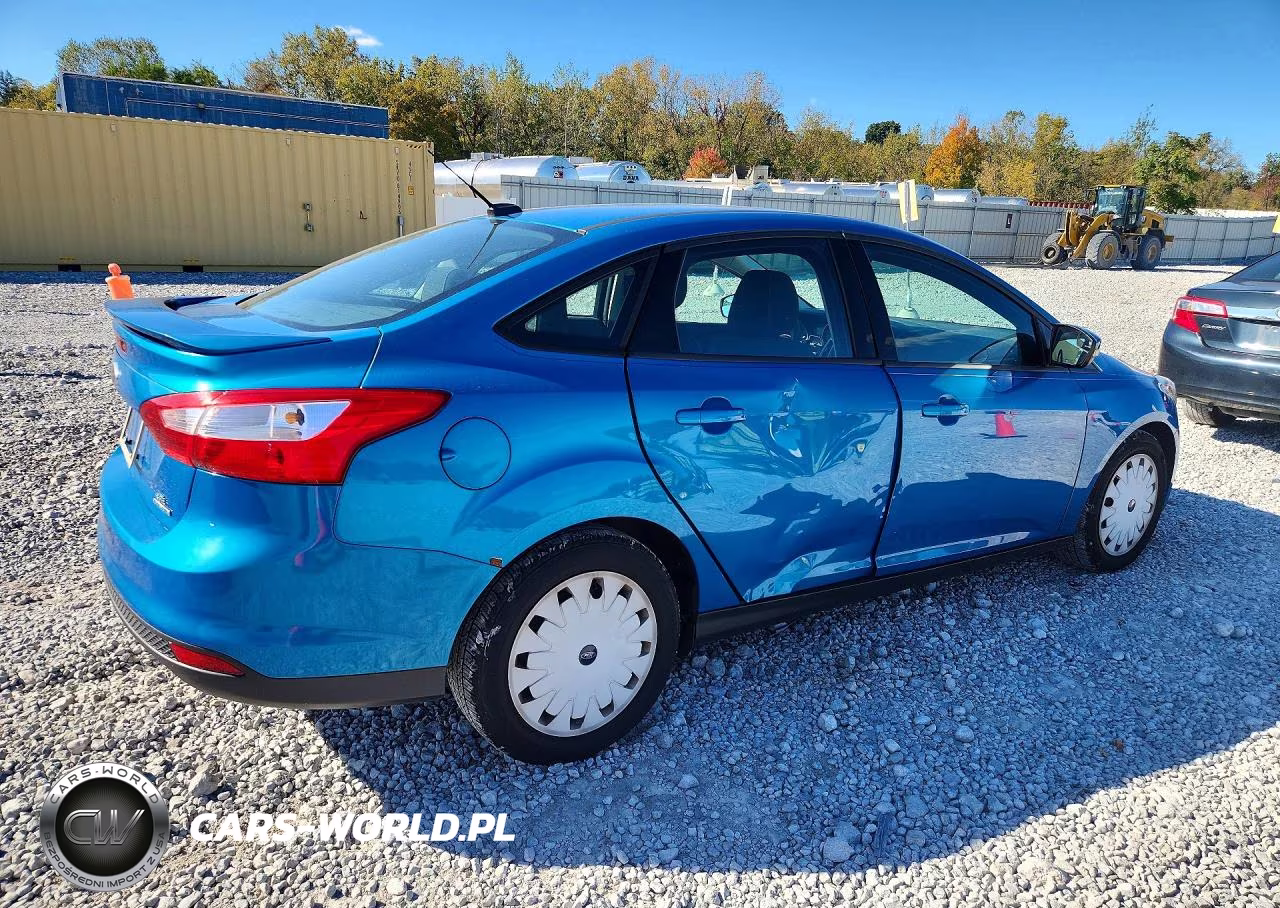 2013 Ford Focus Se VIN:1FADP3F27DL295535 - 3