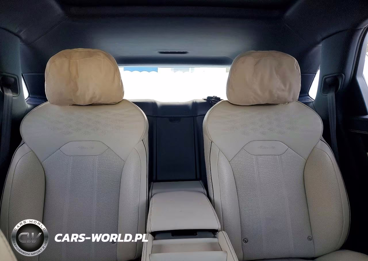 2023 Bentley Bentayga VIN:SJAHT2ZV3PC017079 - 10