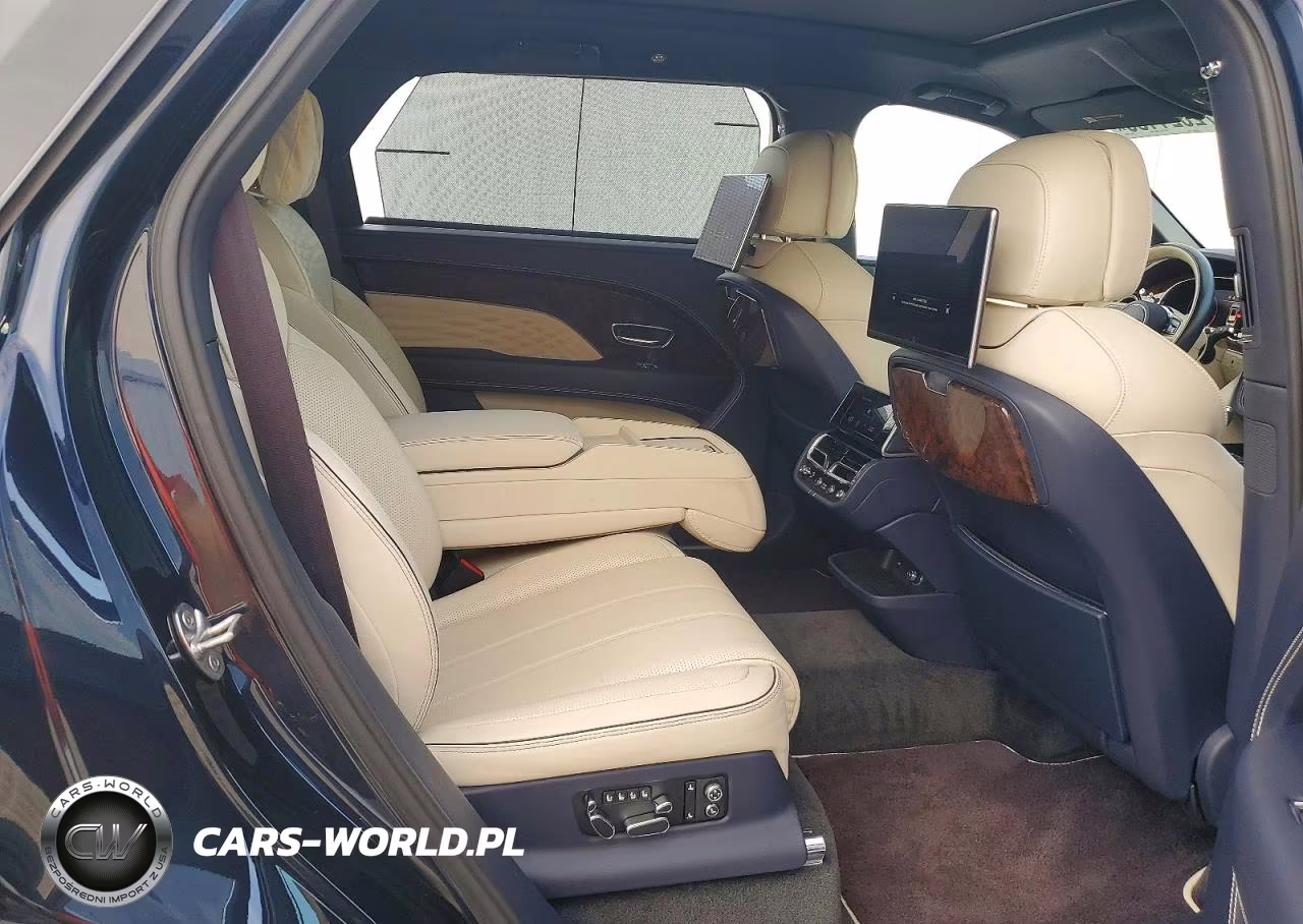 2023 Bentley Bentayga VIN:SJAHT2ZV3PC017079 - 11