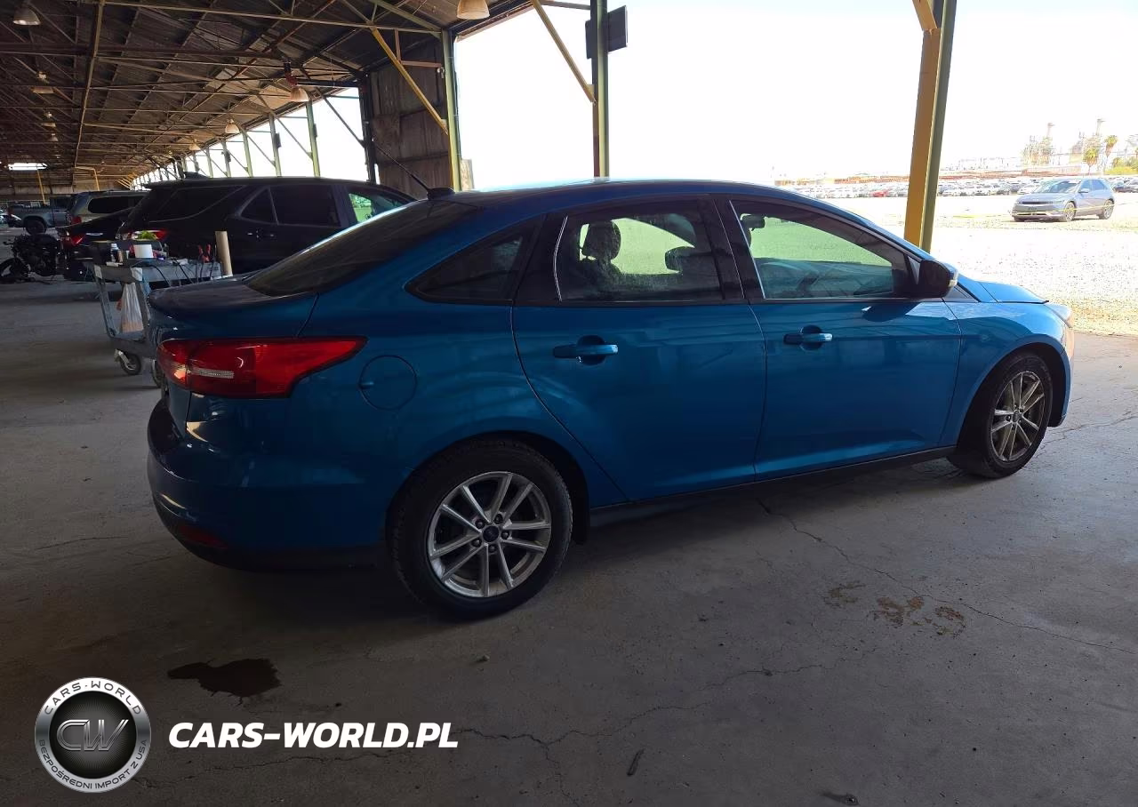2016 Ford Focus Se VIN:1FADP3F21GL395893 - 3