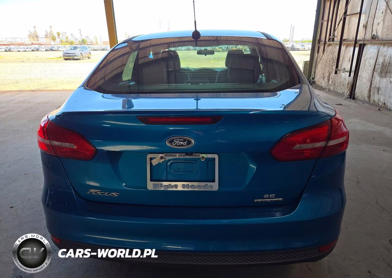 2016 Ford Focus Se VIN:1FADP3F21GL395893 - 6
