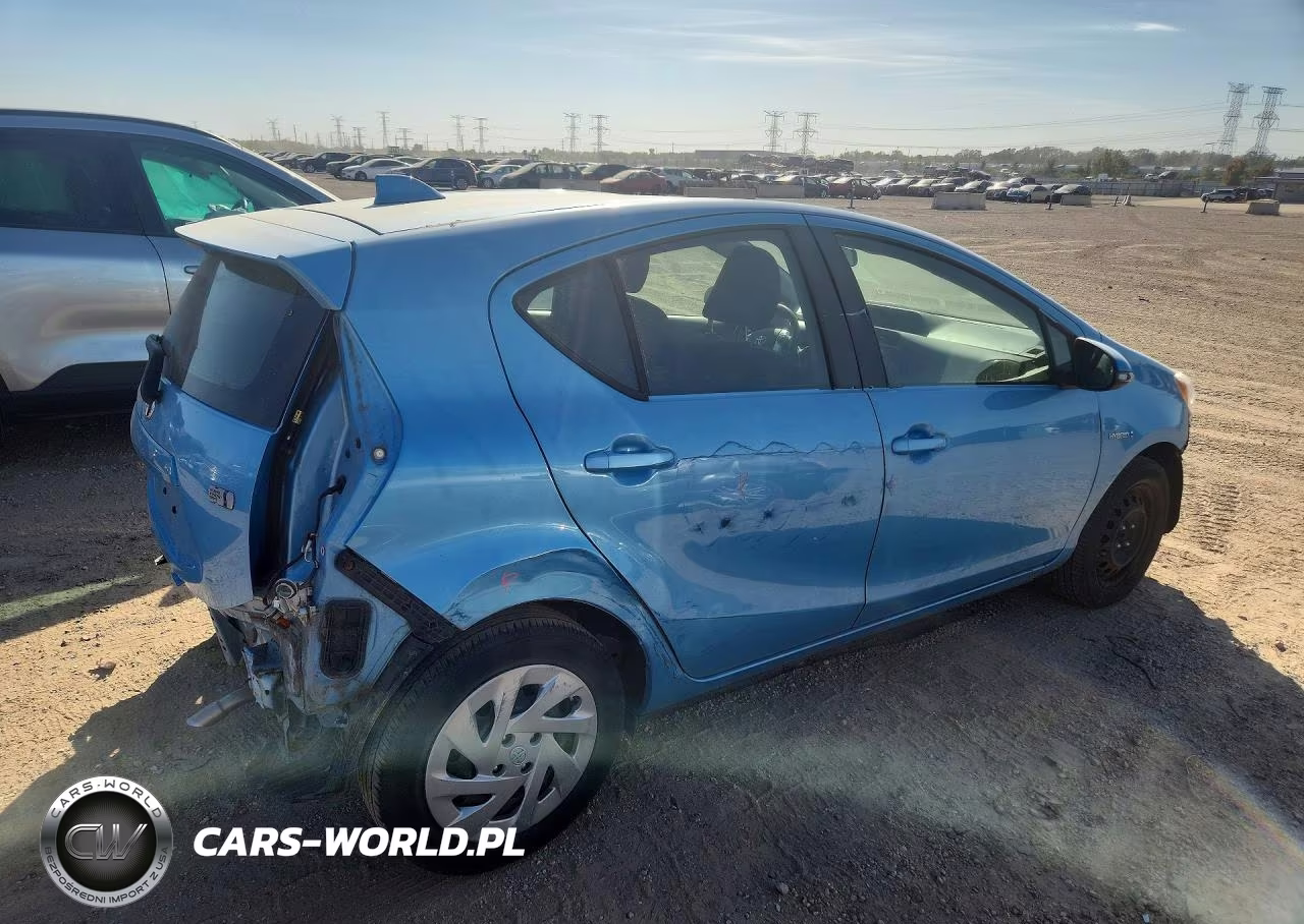 2016 Toyota Prius C Two VIN:JTDKDTB34G1133418 - 3