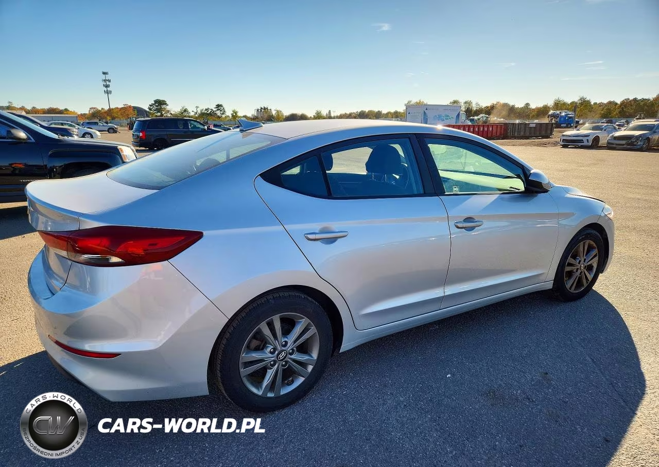2018 Hyundai Elantra Sel VIN:5NPD84LF4JH244000 - 3