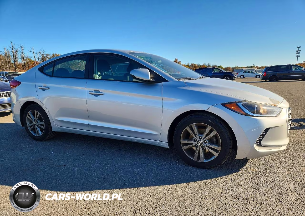 2018 Hyundai Elantra Sel VIN:5NPD84LF4JH244000 - 4