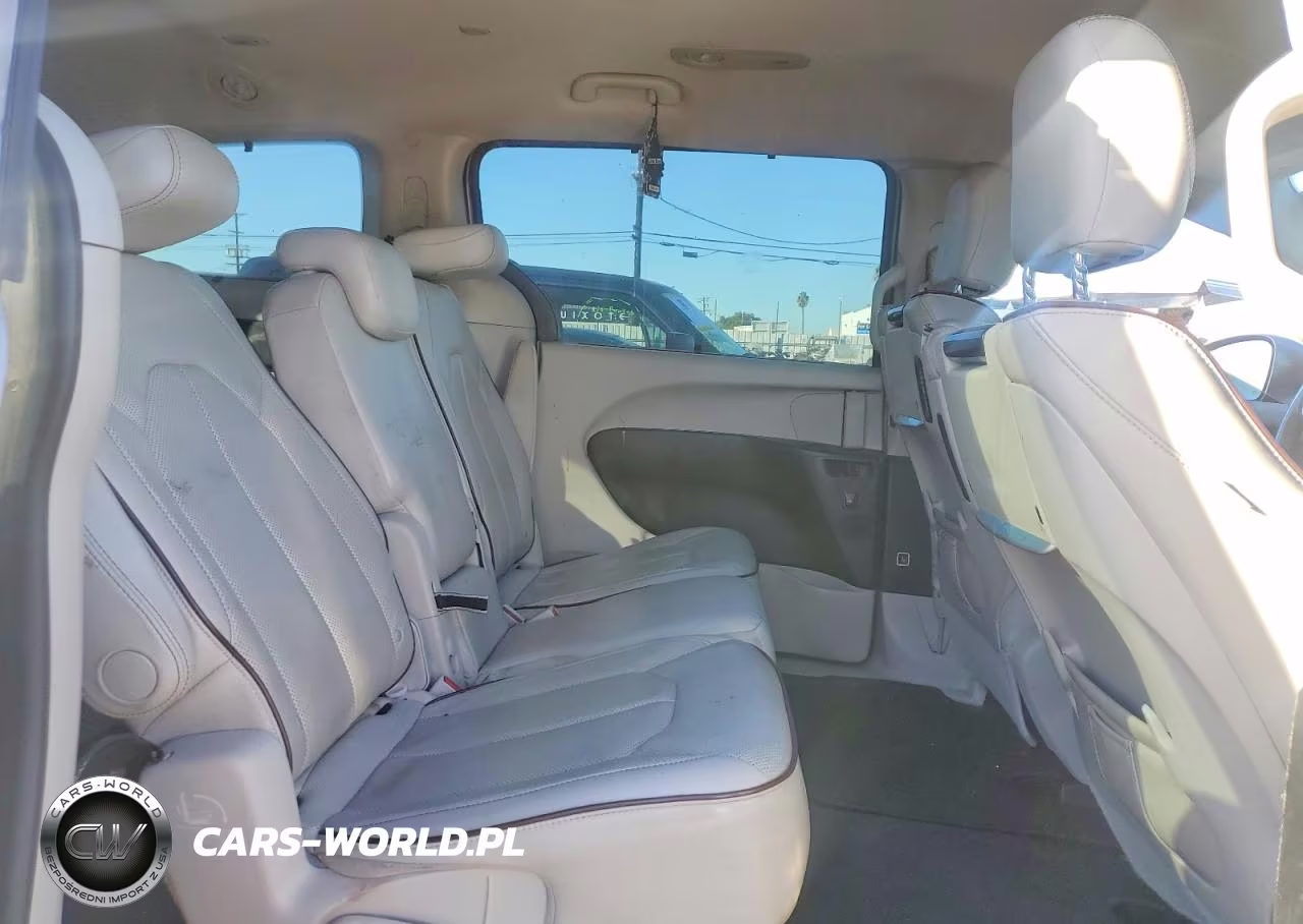 2017 Chrysler Pacifica Limited VIN:2C4RC1GG5HR653156 - 11