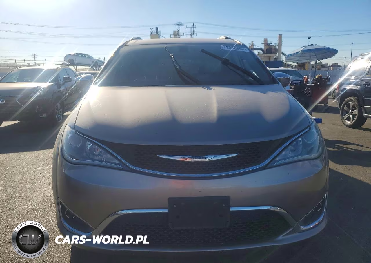 2017 Chrysler Pacifica Limited VIN:2C4RC1GG5HR653156 - 5