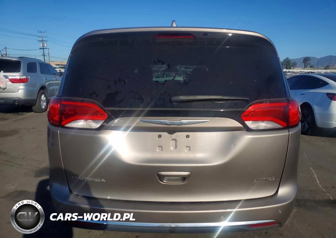 2017 Chrysler Pacifica Limited VIN:2C4RC1GG5HR653156 - 6
