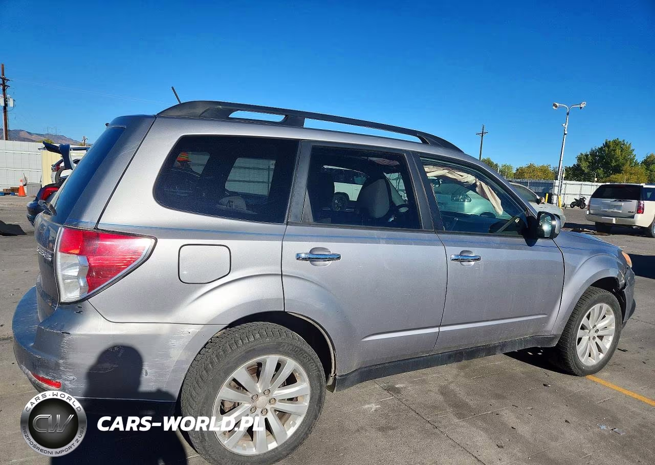 2011 Subaru Forester 2.5X Premium VIN:JF2SHACC0BH732860 - 3