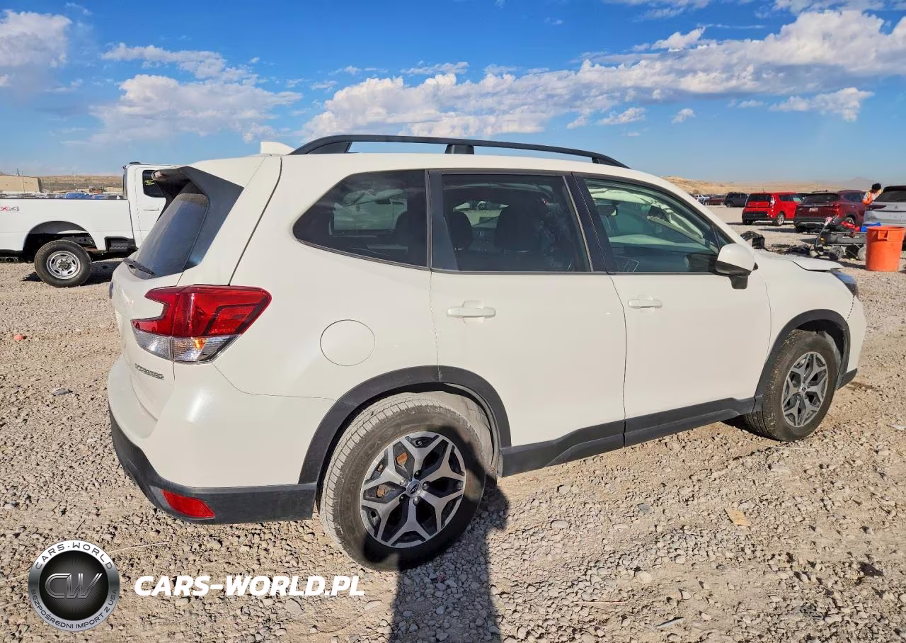 2021 Subaru Forester Premium VIN:JF2SKAFC4MH429693 - 3