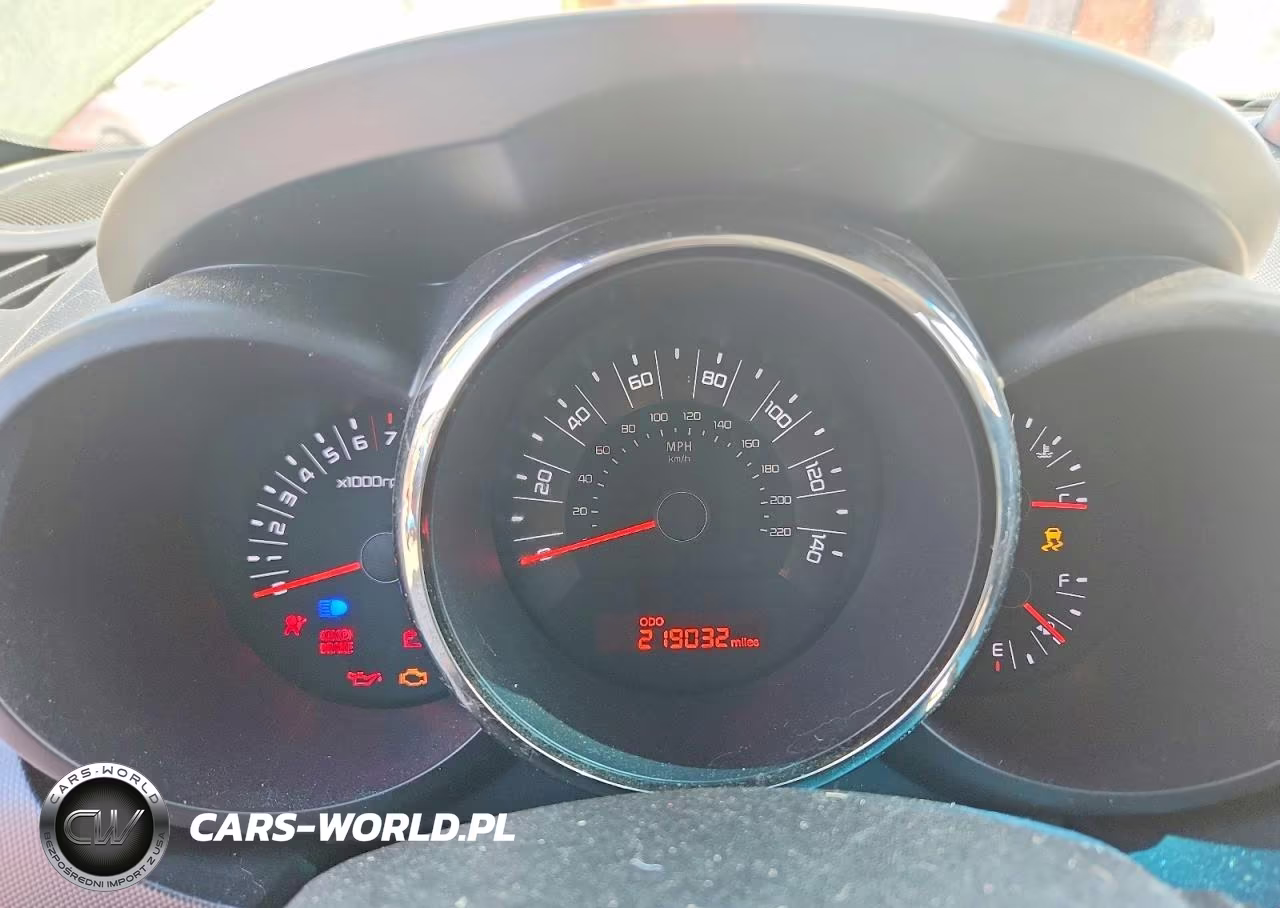 2011 Kia Soul + VIN:KNDJT2A20B7225018 - 9