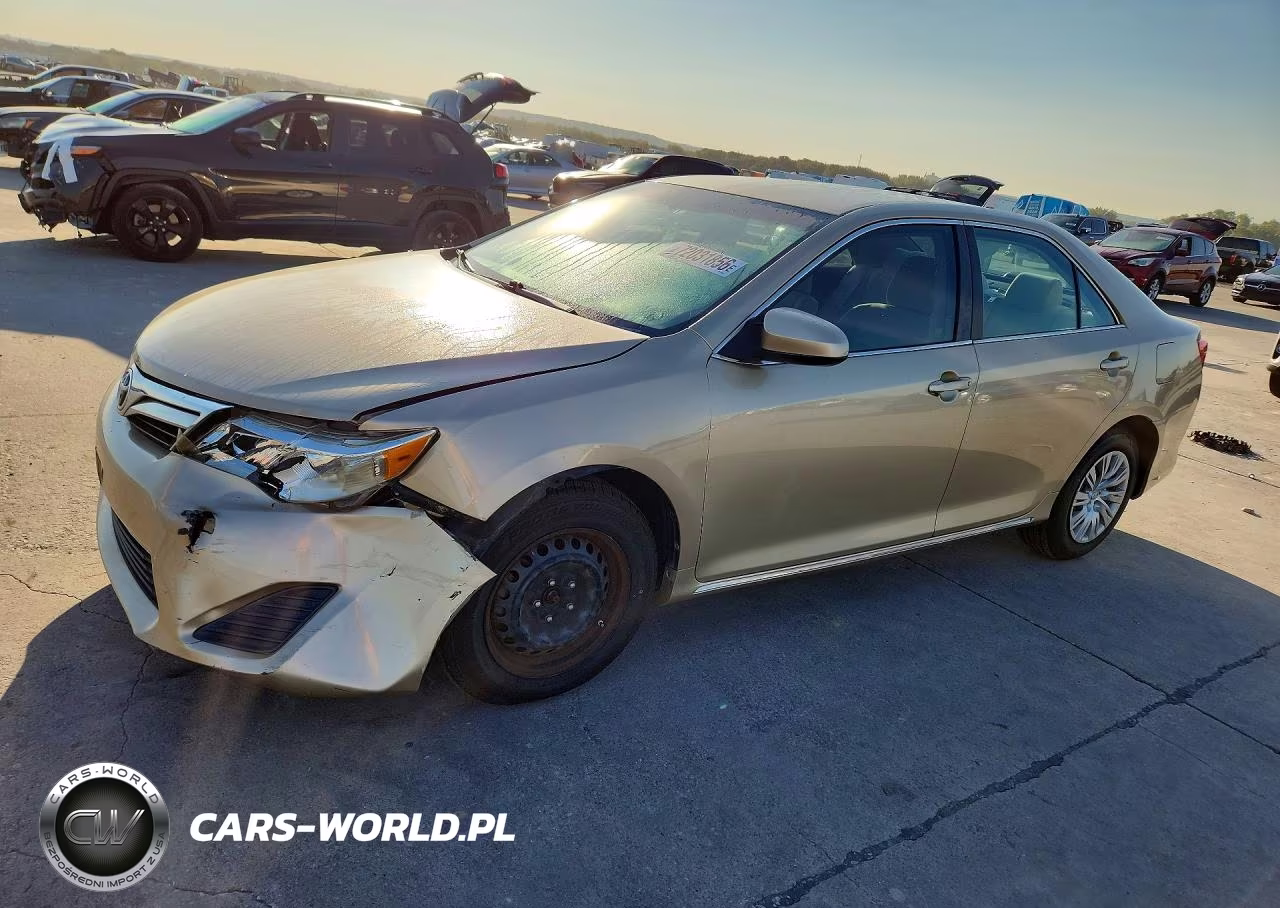 2012 Toyota Camry Le – zdjęcie 1 z 13
