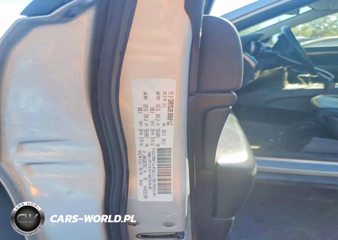 2011 Jeep Grand Cherokee Laredo VIN:1J4RR4GG4BC737611 - 12