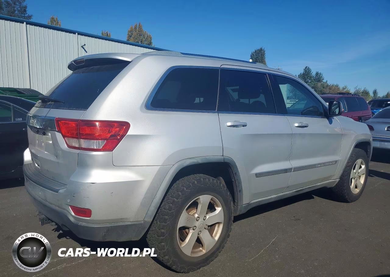 2011 Jeep Grand Cherokee Laredo VIN:1J4RR4GG4BC737611 - 3