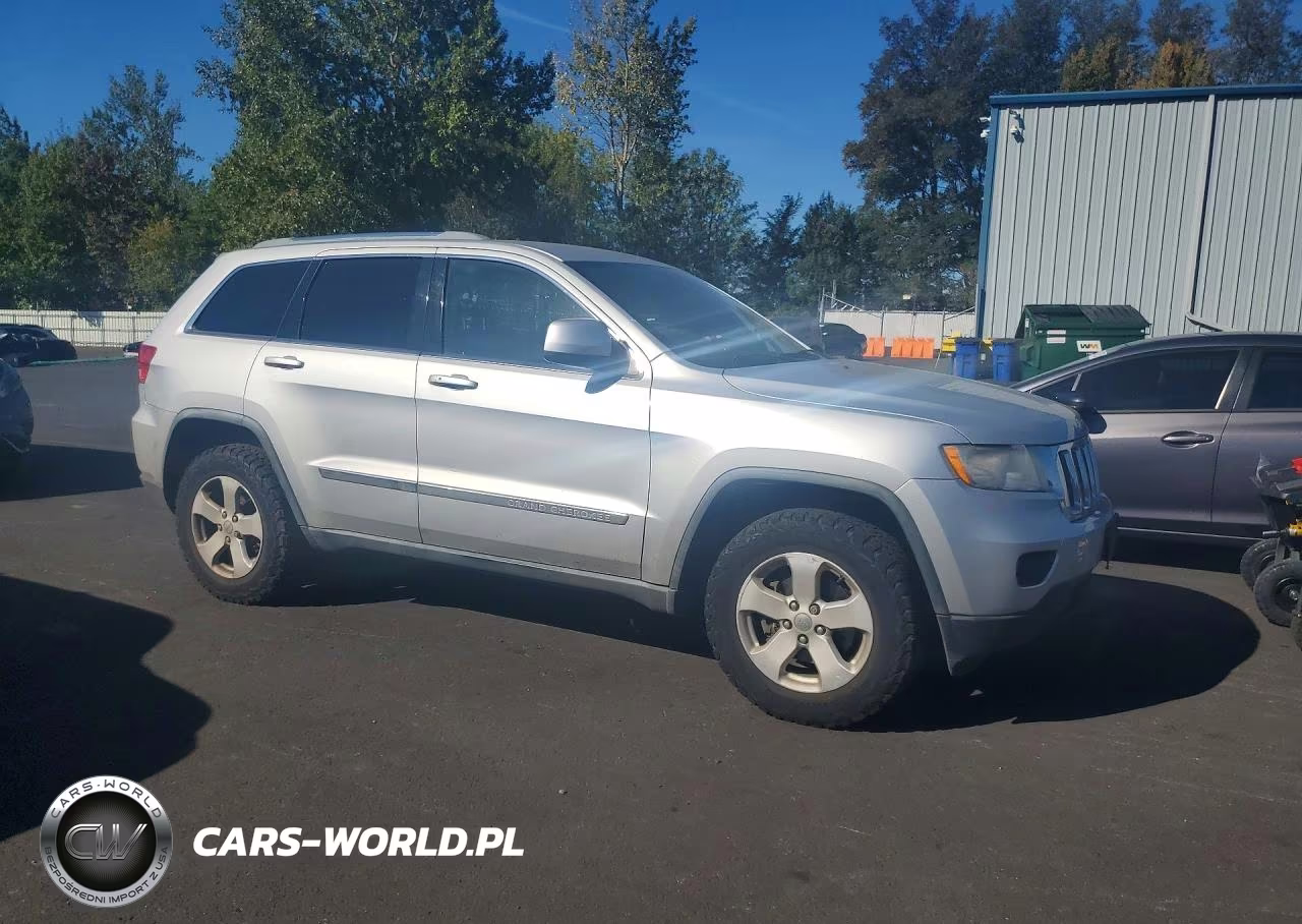 2011 Jeep Grand Cherokee Laredo VIN:1J4RR4GG4BC737611 - 4