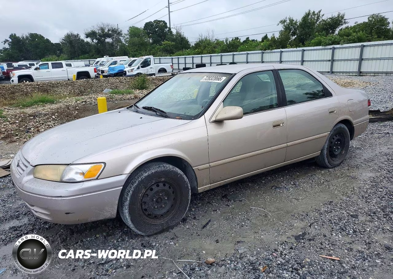 1999 Toyota Camry Le – zdjęcie 1 z 13
