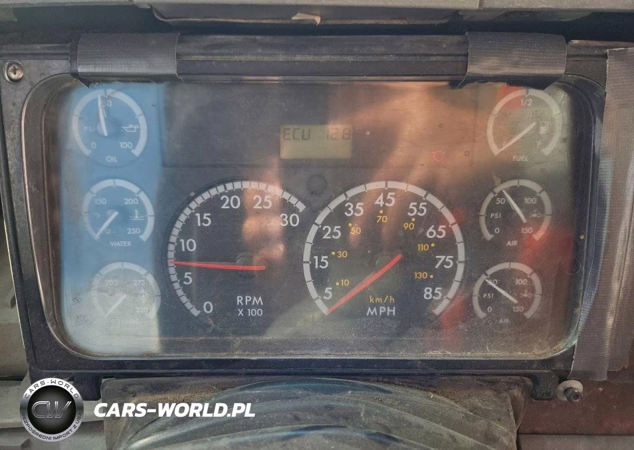 2005 Freightliner Columbia 120 Dump Truck VIN:1FUJA6CK15LN29909 - 9