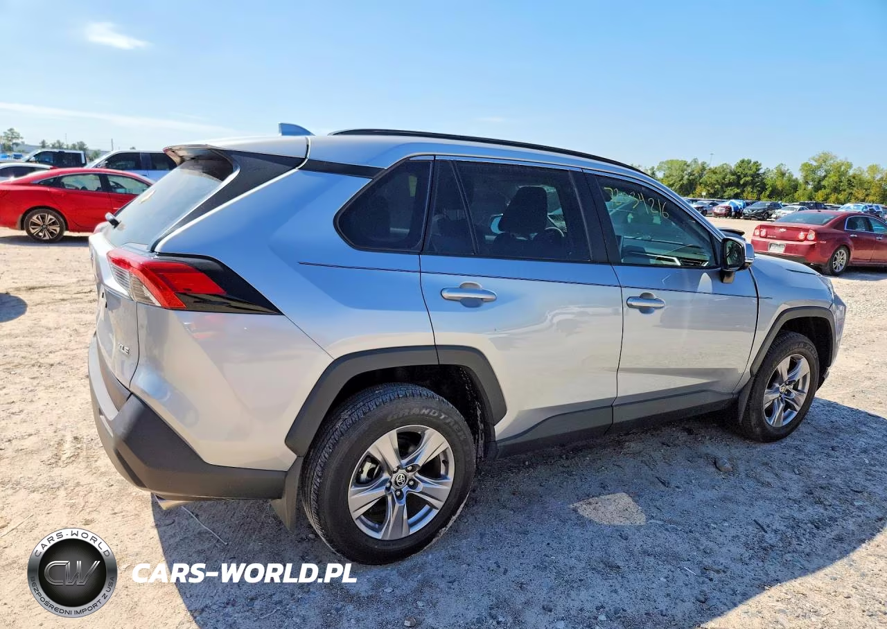 2024 Toyota Rav4 Xle VIN:2T3W1RFV8RC303214 - 3