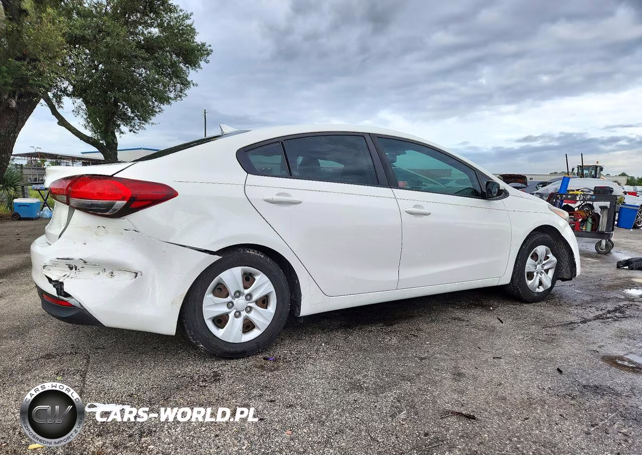 2017 Kia Forte Lx VIN:3KPFK4A7XHE082572 - 3