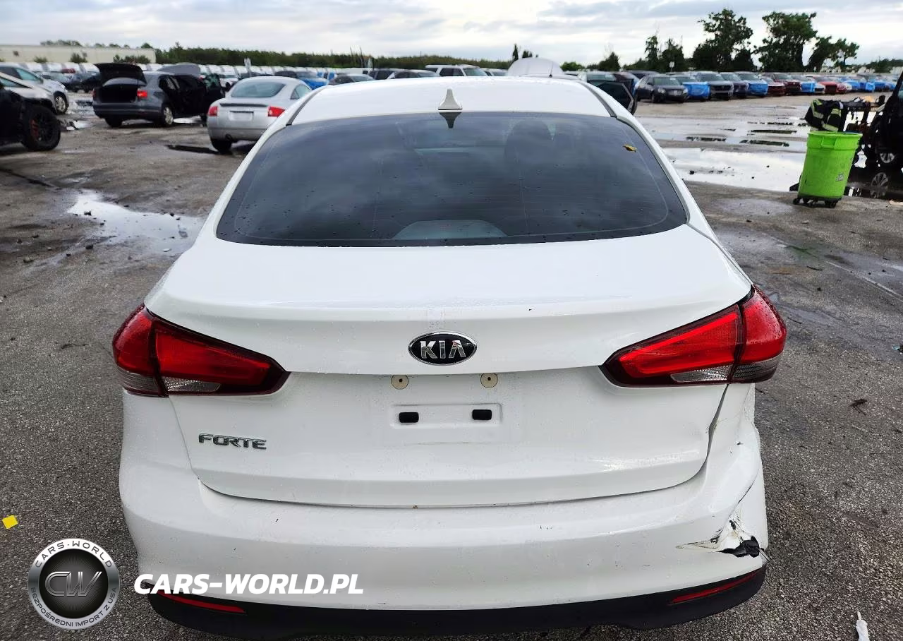 2017 Kia Forte Lx VIN:3KPFK4A7XHE082572 - 6