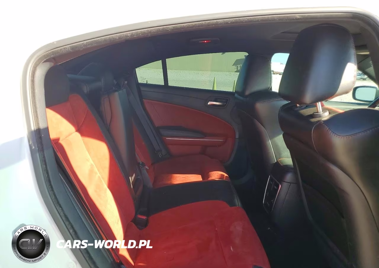 2019 Dodge Charger Scat Pack VIN:2C3CDXGJ2KH718323 - 10