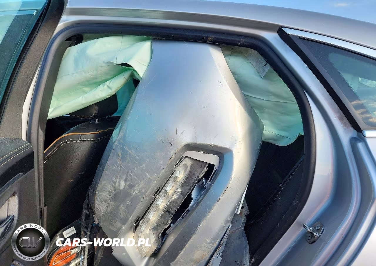 2018 Chevrolet Impala Premier VIN:2G1125S31J9150198 - 10