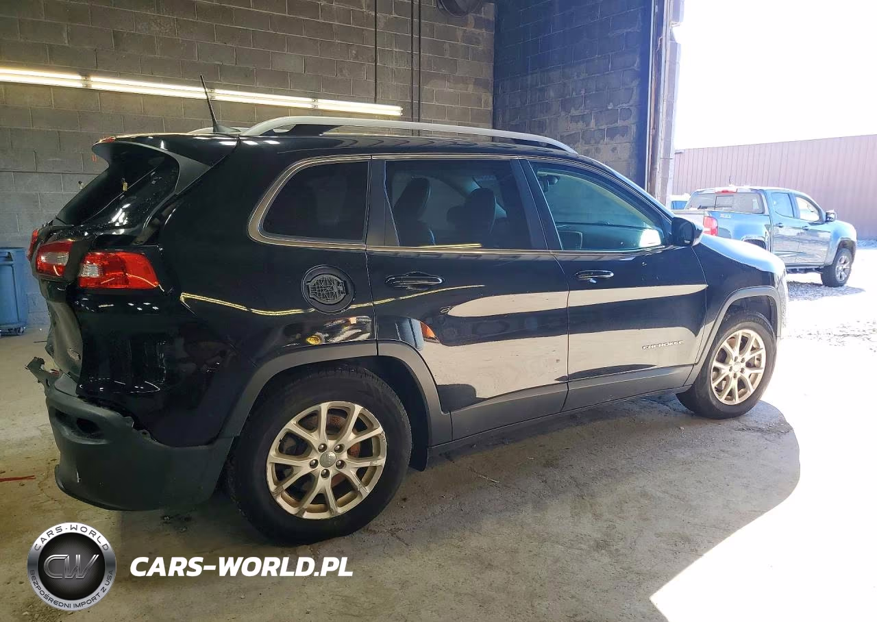 2018 Jeep Cherokee Latitude Plus VIN:1C4PJMLB0JD507863 - 3