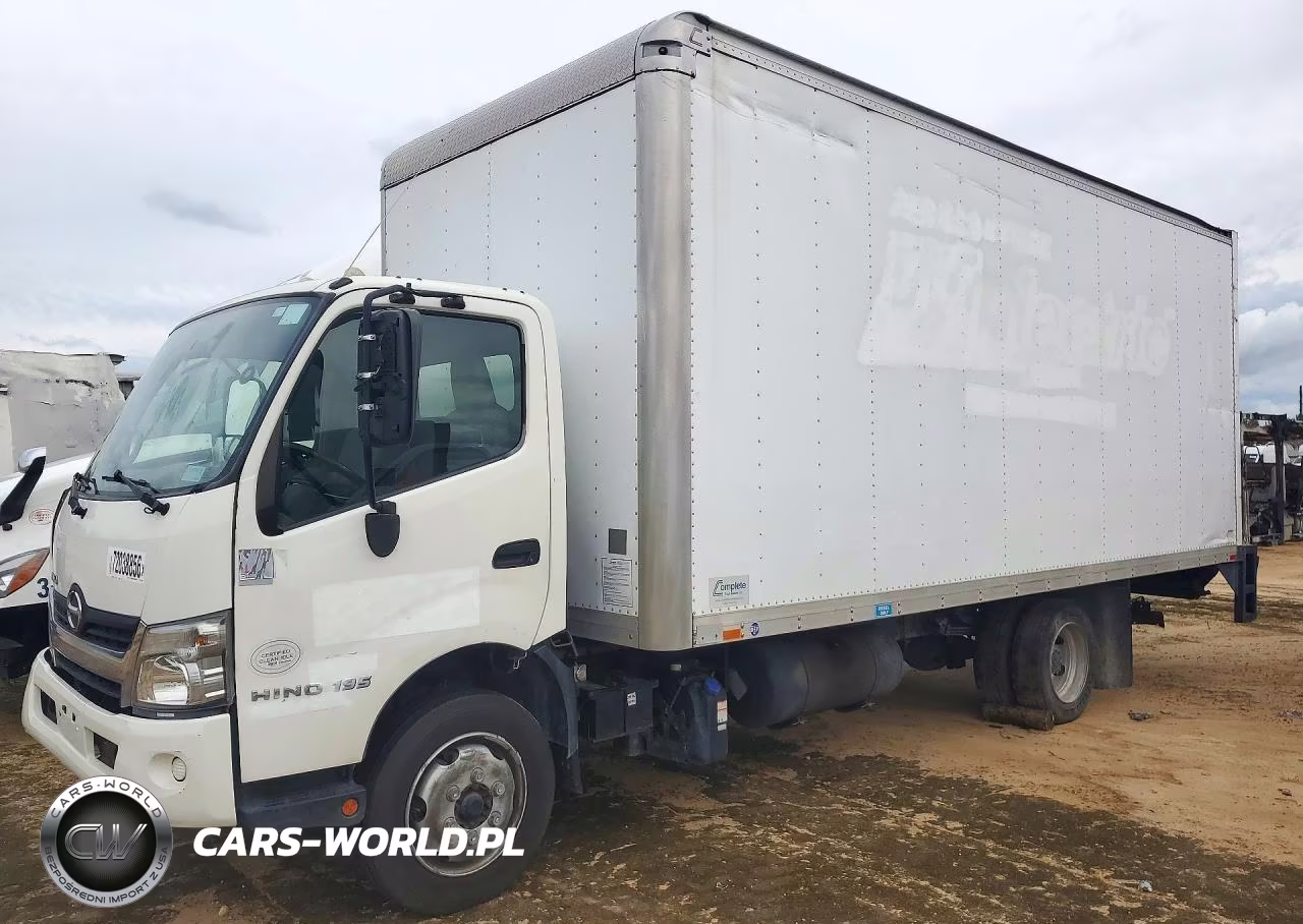 2017 Hino 195 Box Truck
