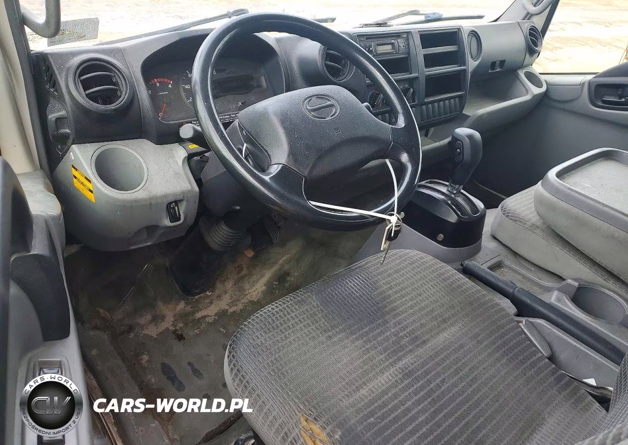 2017 Hino 195 Box Truck VIN:JHHSDM2H4HK005318 - 8