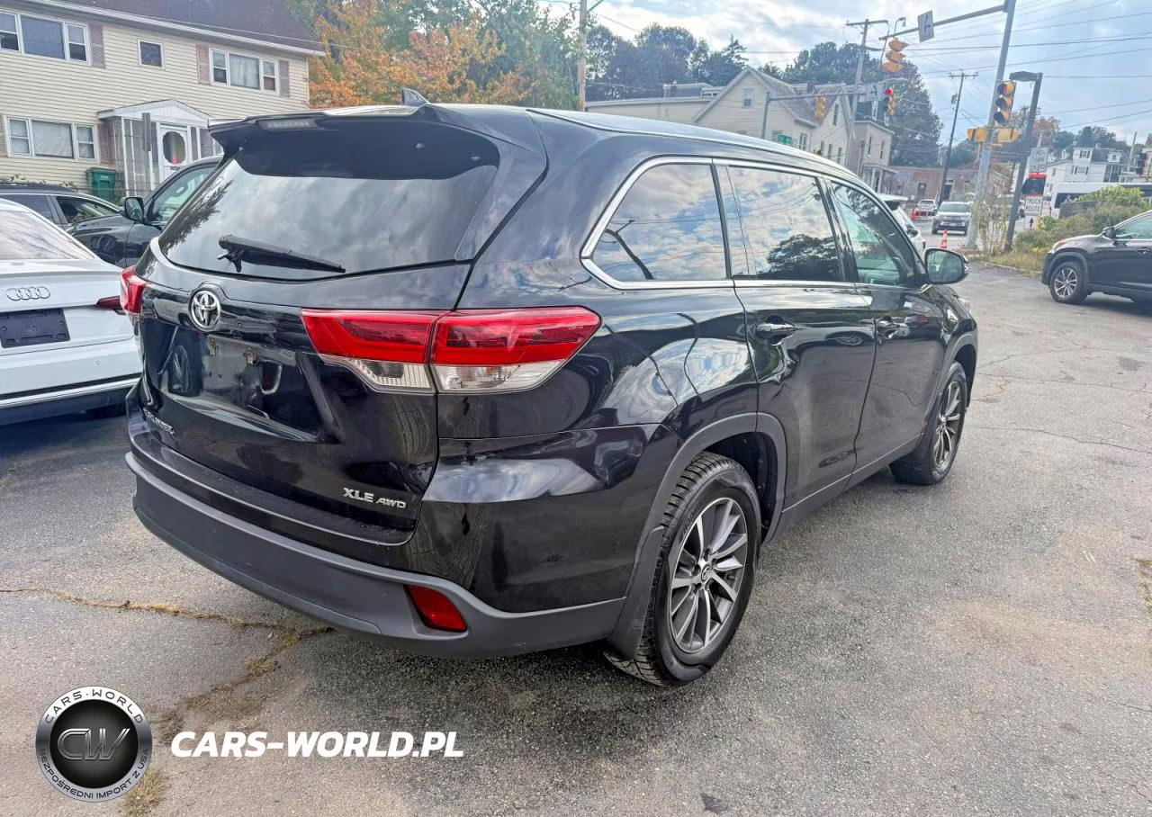 2019 Toyota Highlander Xle VIN:5TDJZRFH1KS604023 - 3