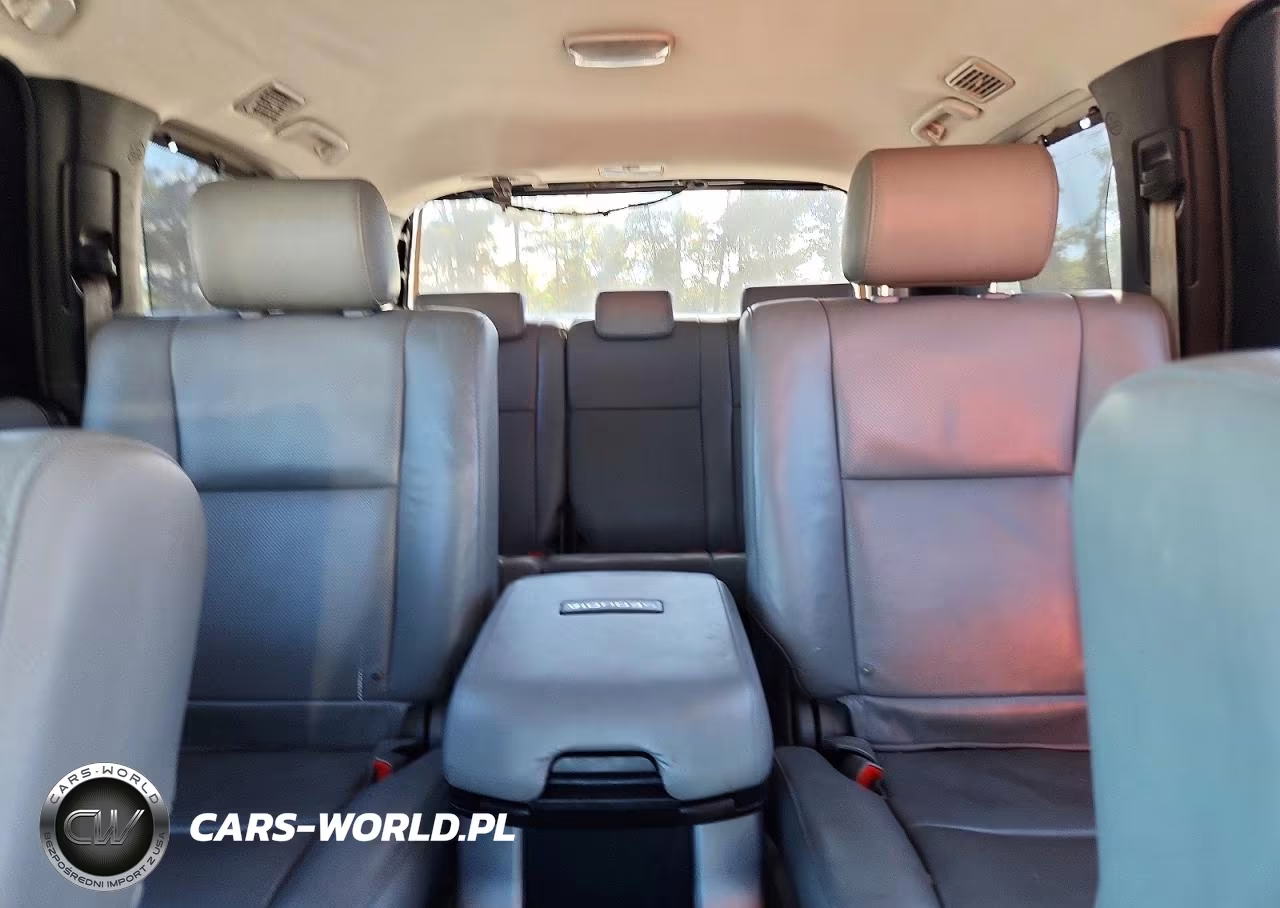 2011 Toyota Sequoia Platinum VIN:5TDYY5G11BS035170 - 10